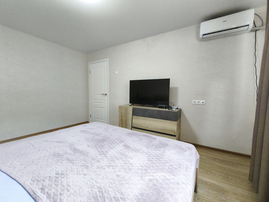 Продам трехкомнатную (3-комн.) квартиру, 2, Сосновый п