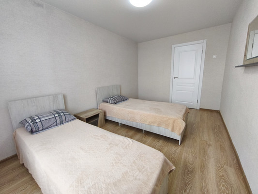 Продам трехкомнатную (3-комн.) квартиру, 2, Сосновый п