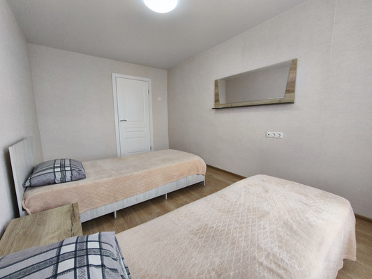 Продам трехкомнатную (3-комн.) квартиру, 2, Сосновый п