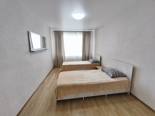 Продам трехкомнатную (3-комн.) квартиру, 2, Сосновый п