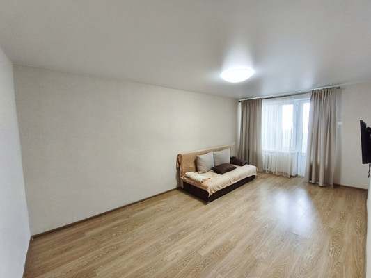 Продам трехкомнатную (3-комн.) квартиру, 2, Сосновый п