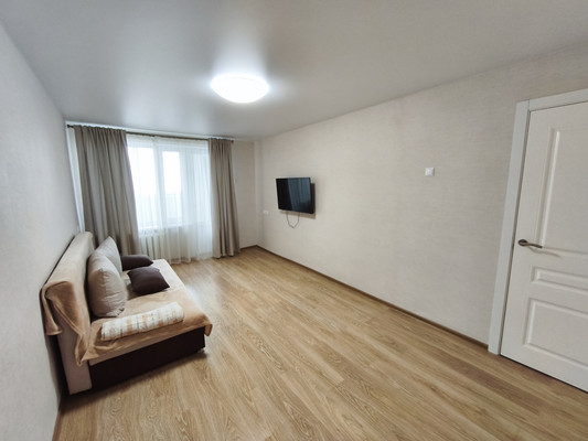 Продам трехкомнатную (3-комн.) квартиру, 2, Сосновый п