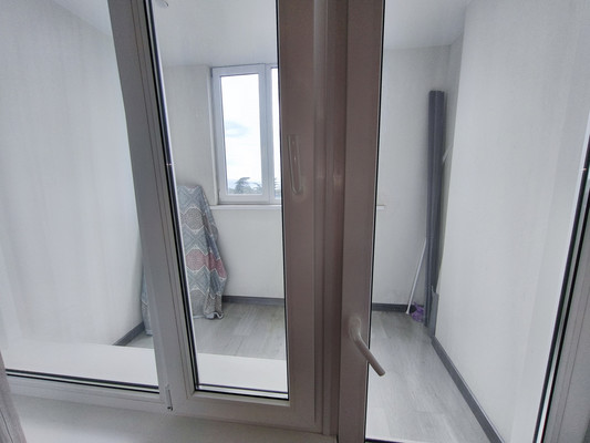 Продам трехкомнатную (3-комн.) квартиру, 2, Сосновый п