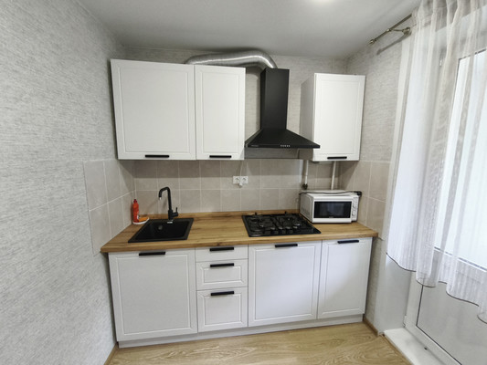 Продам трехкомнатную (3-комн.) квартиру, 2, Сосновый п