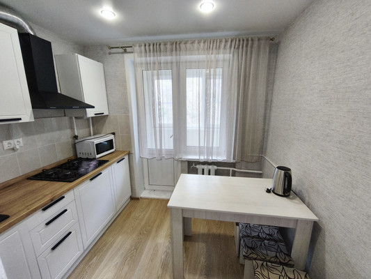 Продам трехкомнатную (3-комн.) квартиру, 2, Сосновый п