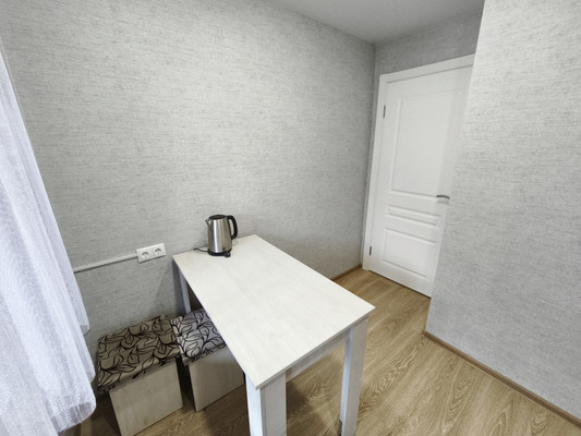 Продам трехкомнатную (3-комн.) квартиру, 2, Сосновый п