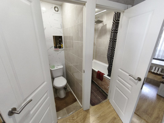 Продам трехкомнатную (3-комн.) квартиру, 2, Сосновый п