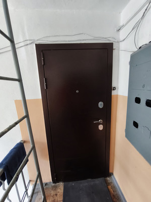 Продам трехкомнатную (3-комн.) квартиру, 2, Сосновый п