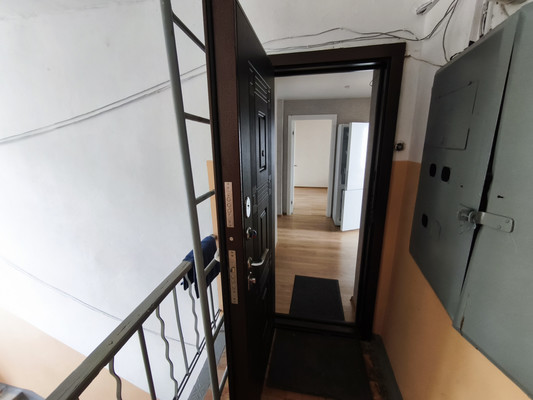 Продам трехкомнатную (3-комн.) квартиру, 2, Сосновый п