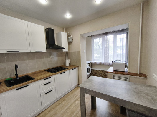 Продам двухкомнатную (2-комн.) квартиру, 1, Сосновый п