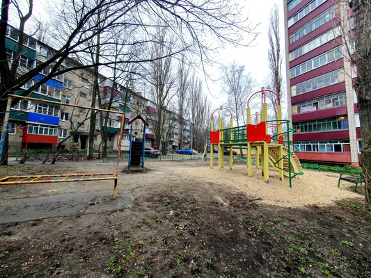 Продам двухкомнатную (2-комн.) квартиру, 15-й мкр, 3, Липецк г