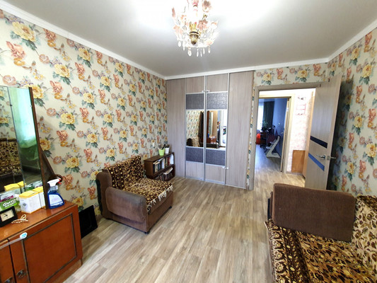 Продам двухкомнатную (2-комн.) квартиру, 15-й мкр, 3, Липецк г