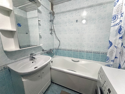 Продам трехкомнатную (3-комн.) квартиру, Свободы ул, 81, Рязань г