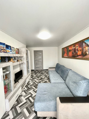 Продам трехкомнатную (3-комн.) квартиру, Большая Садовая ул, 22, Ишим г