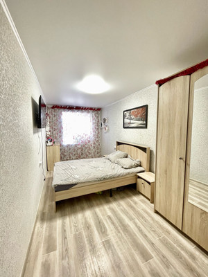 Продам трехкомнатную (3-комн.) квартиру, Большая Садовая ул, 22, Ишим г