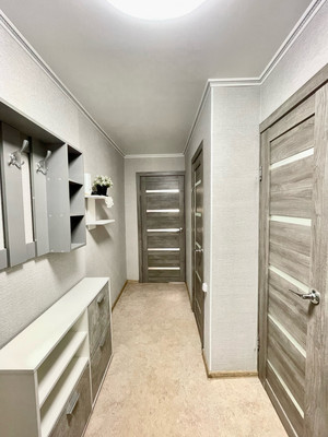 Продам трехкомнатную (3-комн.) квартиру, Большая Садовая ул, 22, Ишим г