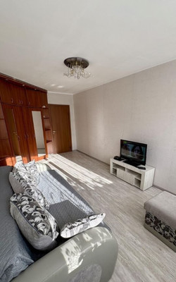 Продам двухкомнатную (2-комн.) квартиру, Маршала Борзова ул, 68, Калининград г