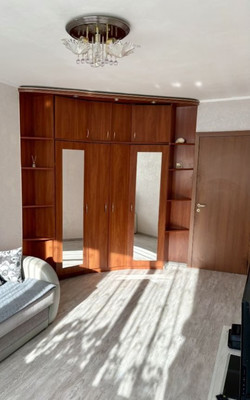 Продам двухкомнатную (2-комн.) квартиру, Маршала Борзова ул, 68, Калининград г