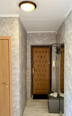 Продам двухкомнатную (2-комн.) квартиру, Маршала Борзова ул, 68, Калининград г