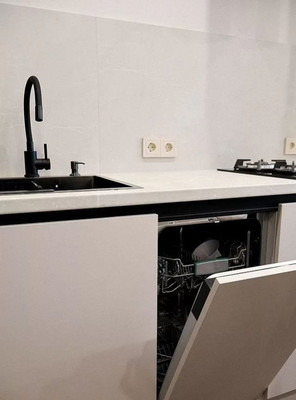 Продам однокомнатную (1-комн.) квартиру, Артиллерийская ул, 25кА, Калининград г