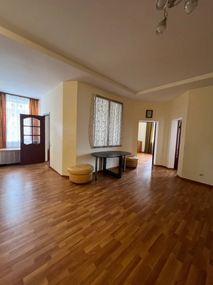 Продам трехкомнатную (3-комн.) квартиру, Лесная ул, 17, Михнево д