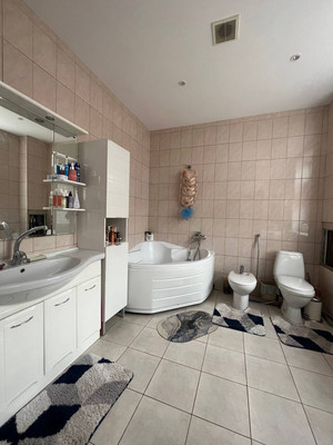 Продам трехкомнатную (3-комн.) квартиру, Лесная ул, 17, Михнево д