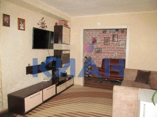 Продам трехкомнатную (3-комн.) квартиру, Ульяновский пр-кт, 6, Красноярск г