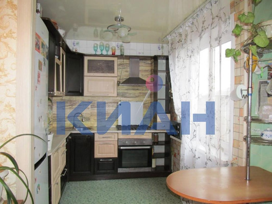 Продам трехкомнатную (3-комн.) квартиру, Ульяновский пр-кт, 6, Красноярск г