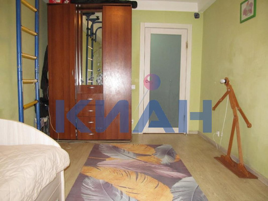 Продам трехкомнатную (3-комн.) квартиру, Ульяновский пр-кт, 6, Красноярск г