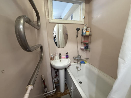 Продам двухкомнатную (2-комн.) квартиру, Ленина б-р, 15/1, Симферополь г