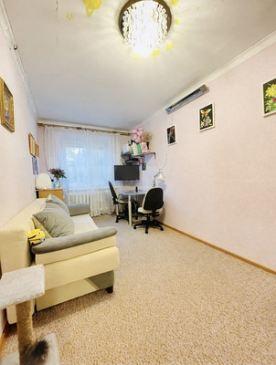 Продам трехкомнатную (3-комн.) квартиру, Имени Ю. Гагарина парк, 22, Калининград г