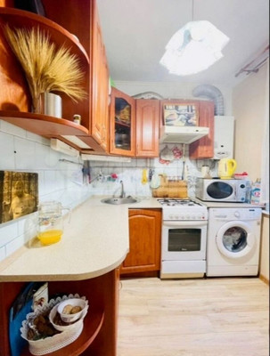 Продам трехкомнатную (3-комн.) квартиру, Имени Ю. Гагарина парк, 22, Калининград г