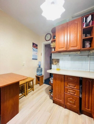 Продам трехкомнатную (3-комн.) квартиру, Имени Ю. Гагарина парк, 22, Калининград г