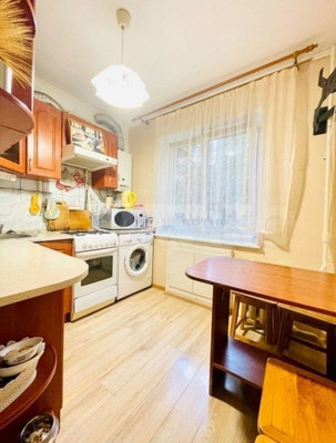 Продам трехкомнатную (3-комн.) квартиру, Имени Ю. Гагарина парк, 22, Калининград г