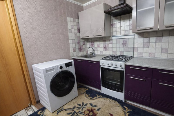 Продам двухкомнатную (2-комн.) квартиру, Кирова ул, 92а, Астрахань г