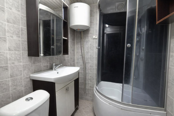 Продам двухкомнатную (2-комн.) квартиру, Кирова ул, 92а, Астрахань г