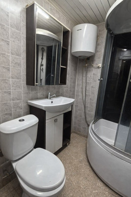 Продам двухкомнатную (2-комн.) квартиру, Кирова ул, 92а, Астрахань г