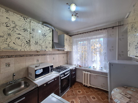 Продам двухкомнатную (2-комн.) квартиру, 28-й Армии ул, 10, Астрахань г