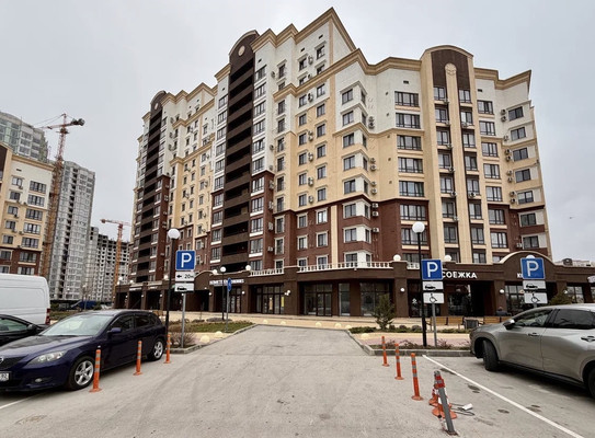 Продам трехкомнатную (3-комн.) квартиру, Крымской весны ул, 6к1, Мирное с