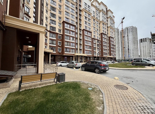 Продам трехкомнатную (3-комн.) квартиру, Крымской весны ул, 6к1, Мирное с