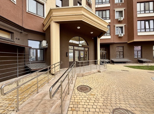 Продам трехкомнатную (3-комн.) квартиру, Крымской весны ул, 6к1, Мирное с