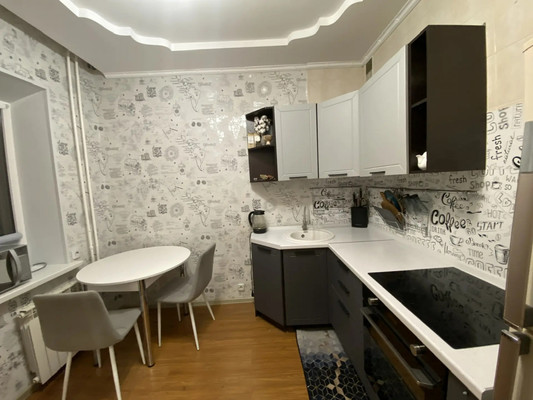 Продам двухкомнатную (2-комн.) квартиру, Омская ул, 68, Нижневартовск г