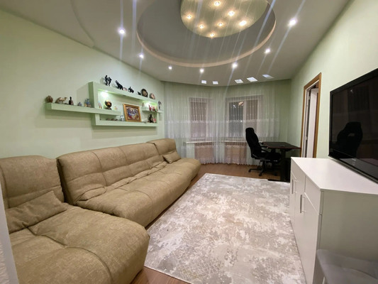 Продам двухкомнатную (2-комн.) квартиру, Омская ул, 68, Нижневартовск г