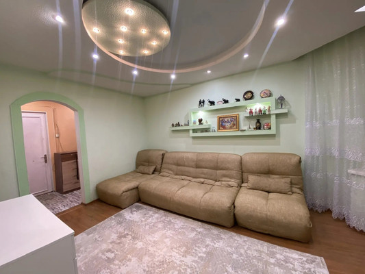 Продам двухкомнатную (2-комн.) квартиру, Омская ул, 68, Нижневартовск г