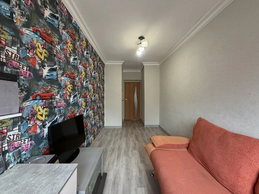 Продам трехкомнатную (3-комн.) квартиру, Сидоренко ул, 32, Комсомольск-на-Амуре г