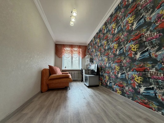 Продам трехкомнатную (3-комн.) квартиру, Сидоренко ул, 32, Комсомольск-на-Амуре г