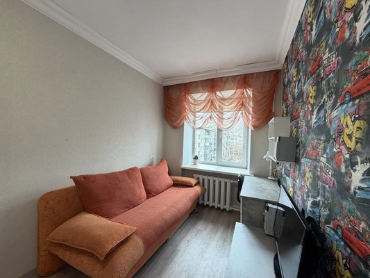 Продам трехкомнатную (3-комн.) квартиру, Сидоренко ул, 32, Комсомольск-на-Амуре г