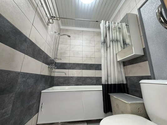 Продам трехкомнатную (3-комн.) квартиру, Сидоренко ул, 32, Комсомольск-на-Амуре г