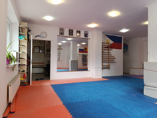 Продам торговое помещение 83 м2, Красносельская ул, 73ка, Калининград г