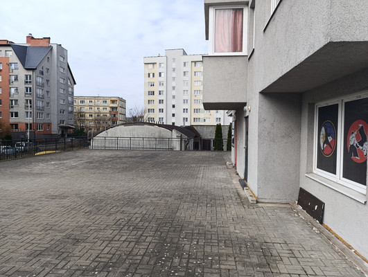 Продам торговое помещение 83 м2, Красносельская ул, 73ка, Калининград г